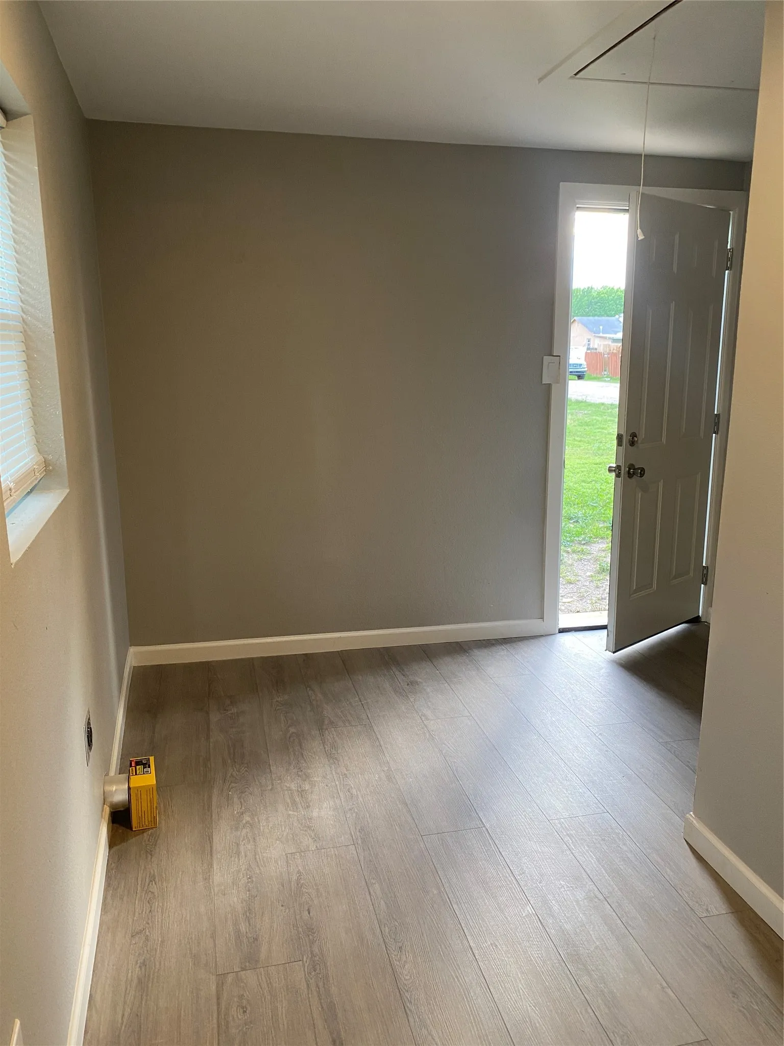 Single Family Residence For Sale in Mc Lennan County , 324 Hogan Lane, Bellmead, Texas 76705, 2 Bedroom, 1 Bathroom, Garage spaces, 792 Sqft, built in 1943, mls#21294623, Real Estate Agent in Bellmead, Homes For Sale in Mc Lennan county, Homes For Sale in Bellmead, Realtor in Bellmead Texas, Real Estate Brokerage Independent Realty Texas, Luminita Cordes Realtor