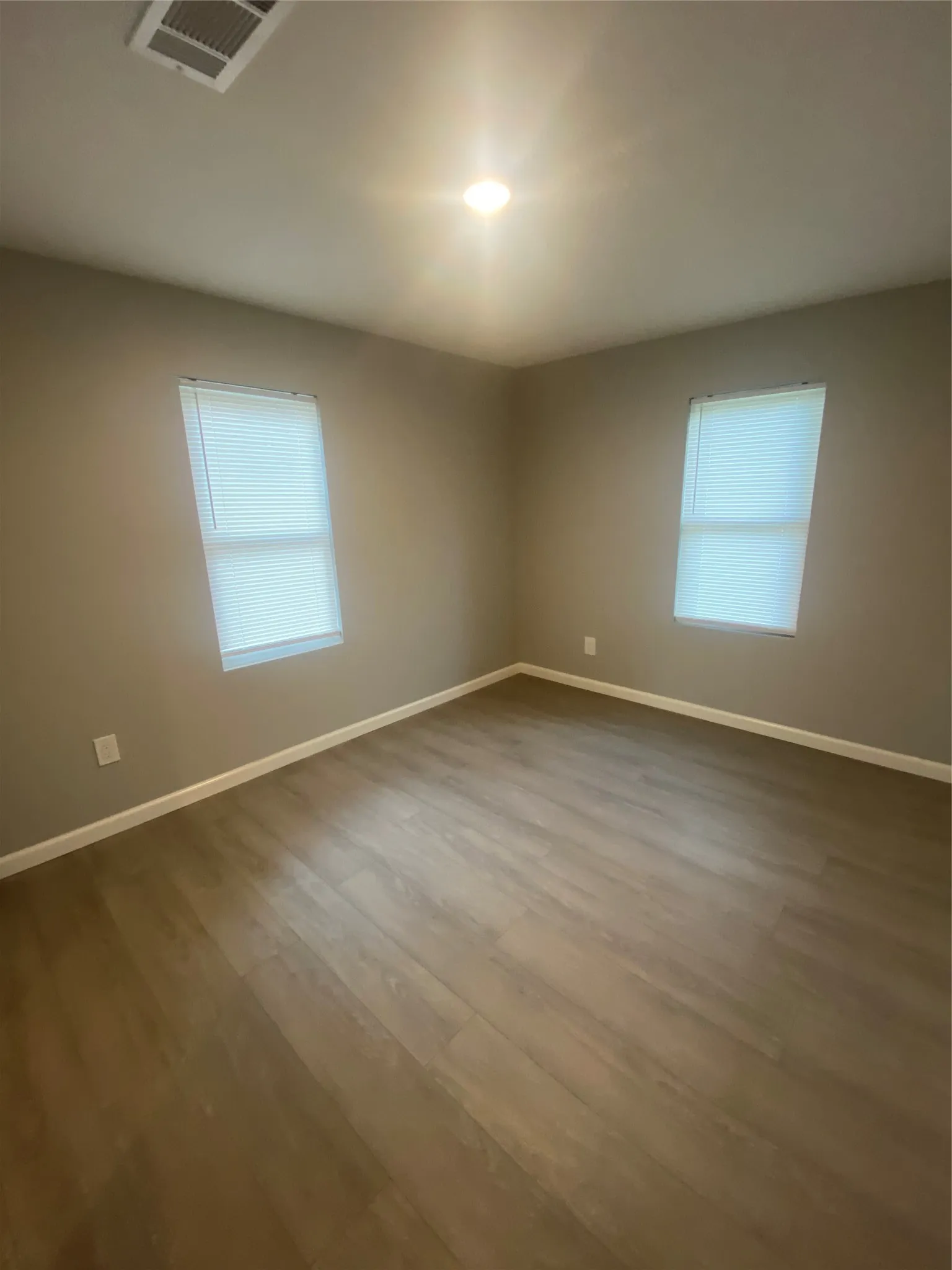 Single Family Residence For Sale in Mc Lennan County , 324 Hogan Lane, Bellmead, Texas 76705, 2 Bedroom, 1 Bathroom, Garage spaces, 792 Sqft, built in 1943, mls#21294623, Real Estate Agent in Bellmead, Homes For Sale in Mc Lennan county, Homes For Sale in Bellmead, Realtor in Bellmead Texas, Real Estate Brokerage Independent Realty Texas, Luminita Cordes Realtor