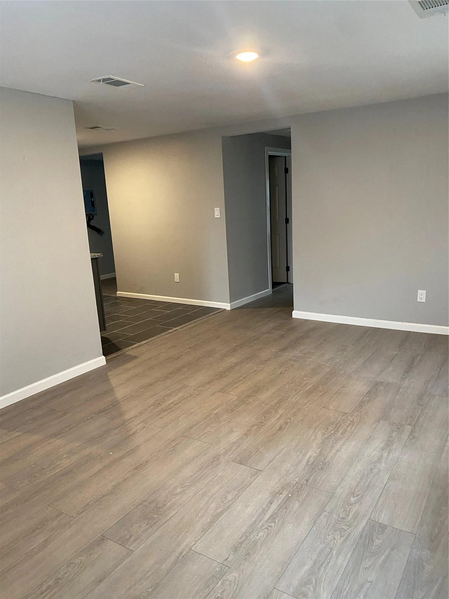 Single Family Residence For Sale in Mc Lennan County , 324 Hogan Lane, Bellmead, Texas 76705, 2 Bedroom, 1 Bathroom, Garage spaces, 792 Sqft, built in 1943, mls#21294623, Real Estate Agent in Bellmead, Homes For Sale in Mc Lennan county, Homes For Sale in Bellmead, Realtor in Bellmead Texas, Real Estate Brokerage Independent Realty Texas, Luminita Cordes Realtor
