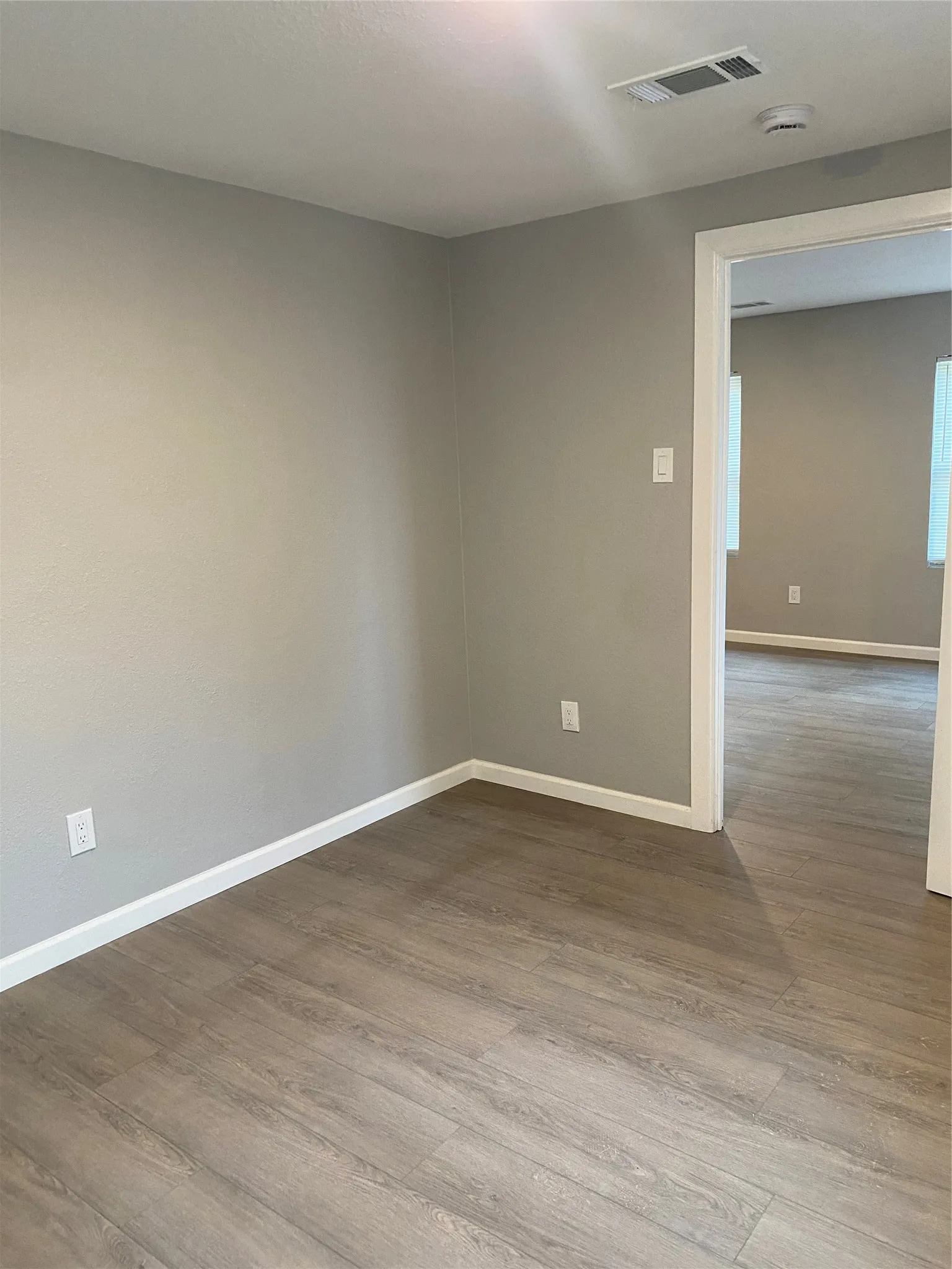 Single Family Residence For Sale in Mc Lennan County , 324 Hogan Lane, Bellmead, Texas 76705, 2 Bedroom, 1 Bathroom, Garage spaces, 792 Sqft, built in 1943, mls#21294623, Real Estate Agent in Bellmead, Homes For Sale in Mc Lennan county, Homes For Sale in Bellmead, Realtor in Bellmead Texas, Real Estate Brokerage Independent Realty Texas, Luminita Cordes Realtor