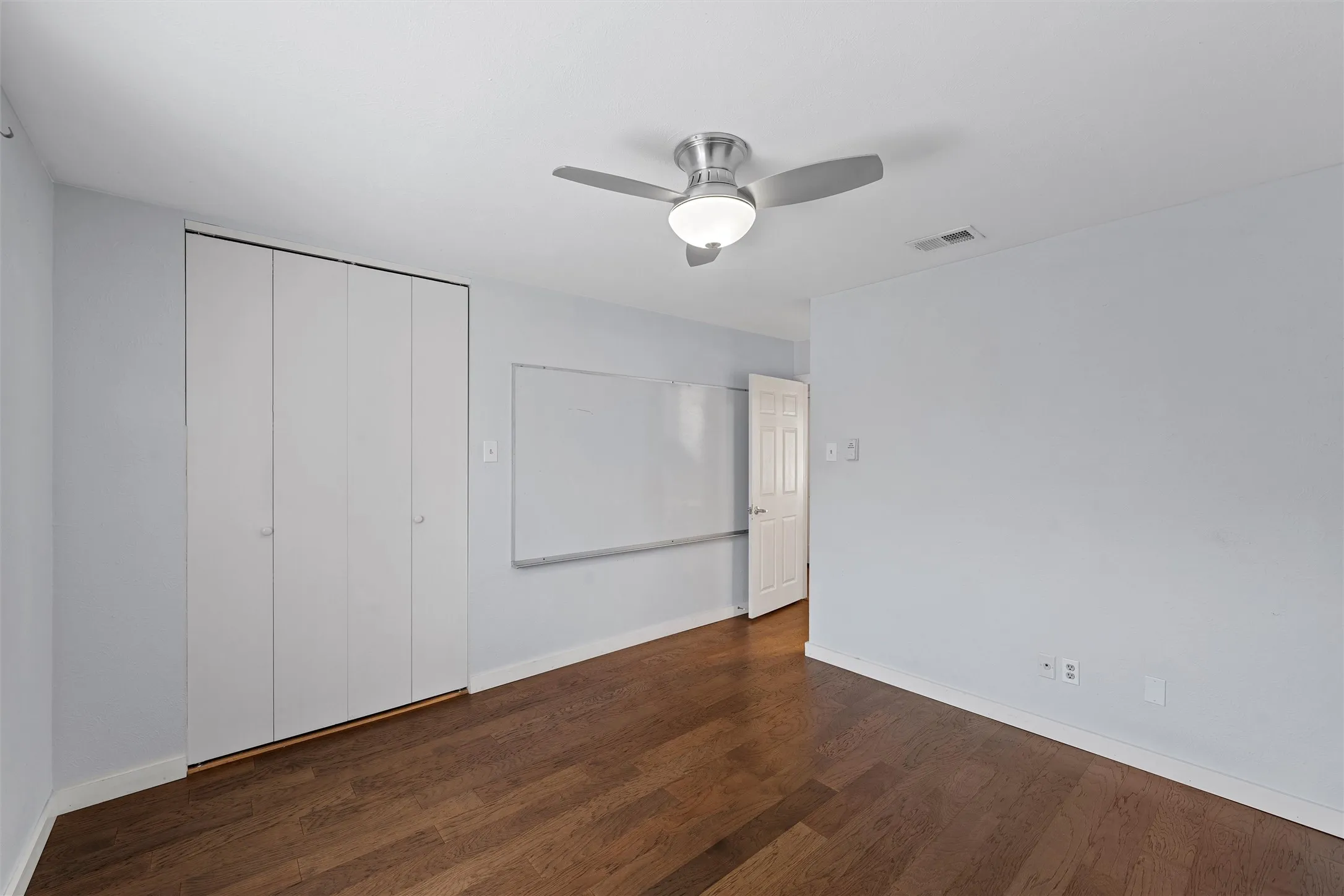 Condominium For Sale in Mc Lennan County , 1310 Speight Avenue 2, Waco, Texas 76706, 2 Bedroom, 3 Bathroom, Garage spaces, 1,152 Sqft, built in 1983, mls#21296662, Real Estate Agent in Waco, Homes For Sale in Mc Lennan county, Homes For Sale in Waco, Realtor in Waco Texas, Real Estate Brokerage Independent Realty Texas, Luminita Cordes Realtor
