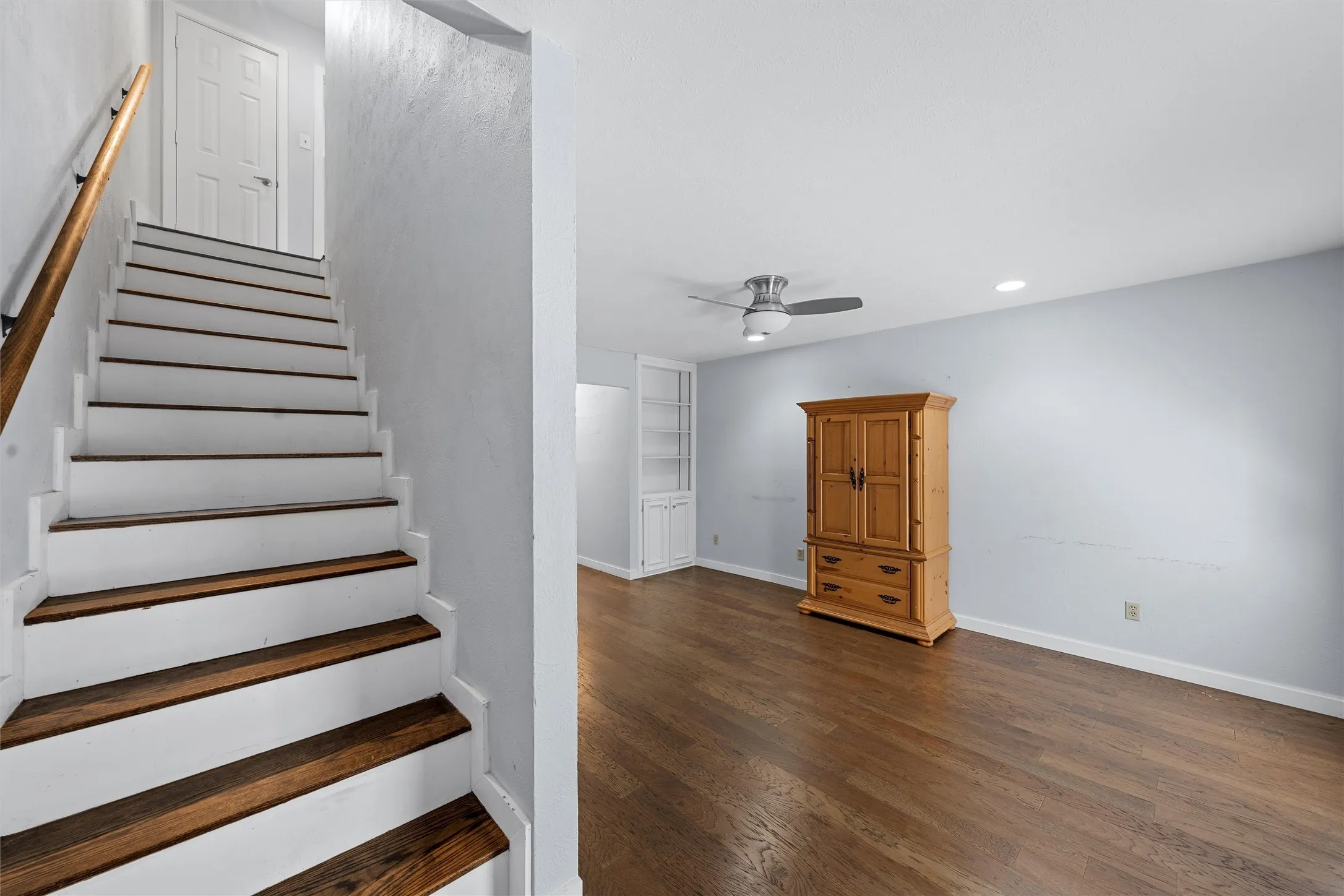 Condominium For Sale in Mc Lennan County , 1310 Speight Avenue 2, Waco, Texas 76706, 2 Bedroom, 3 Bathroom, Garage spaces, 1,152 Sqft, built in 1983, mls#21296662, Real Estate Agent in Waco, Homes For Sale in Mc Lennan county, Homes For Sale in Waco, Realtor in Waco Texas, Real Estate Brokerage Independent Realty Texas, Luminita Cordes Realtor