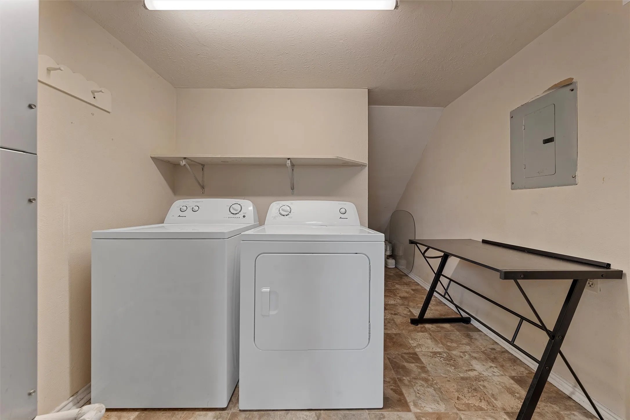 Condominium For Sale in Mc Lennan County , 1310 Speight Avenue 2, Waco, Texas 76706, 2 Bedroom, 3 Bathroom, Garage spaces, 1,152 Sqft, built in 1983, mls#21296662, Real Estate Agent in Waco, Homes For Sale in Mc Lennan county, Homes For Sale in Waco, Realtor in Waco Texas, Real Estate Brokerage Independent Realty Texas, Luminita Cordes Realtor