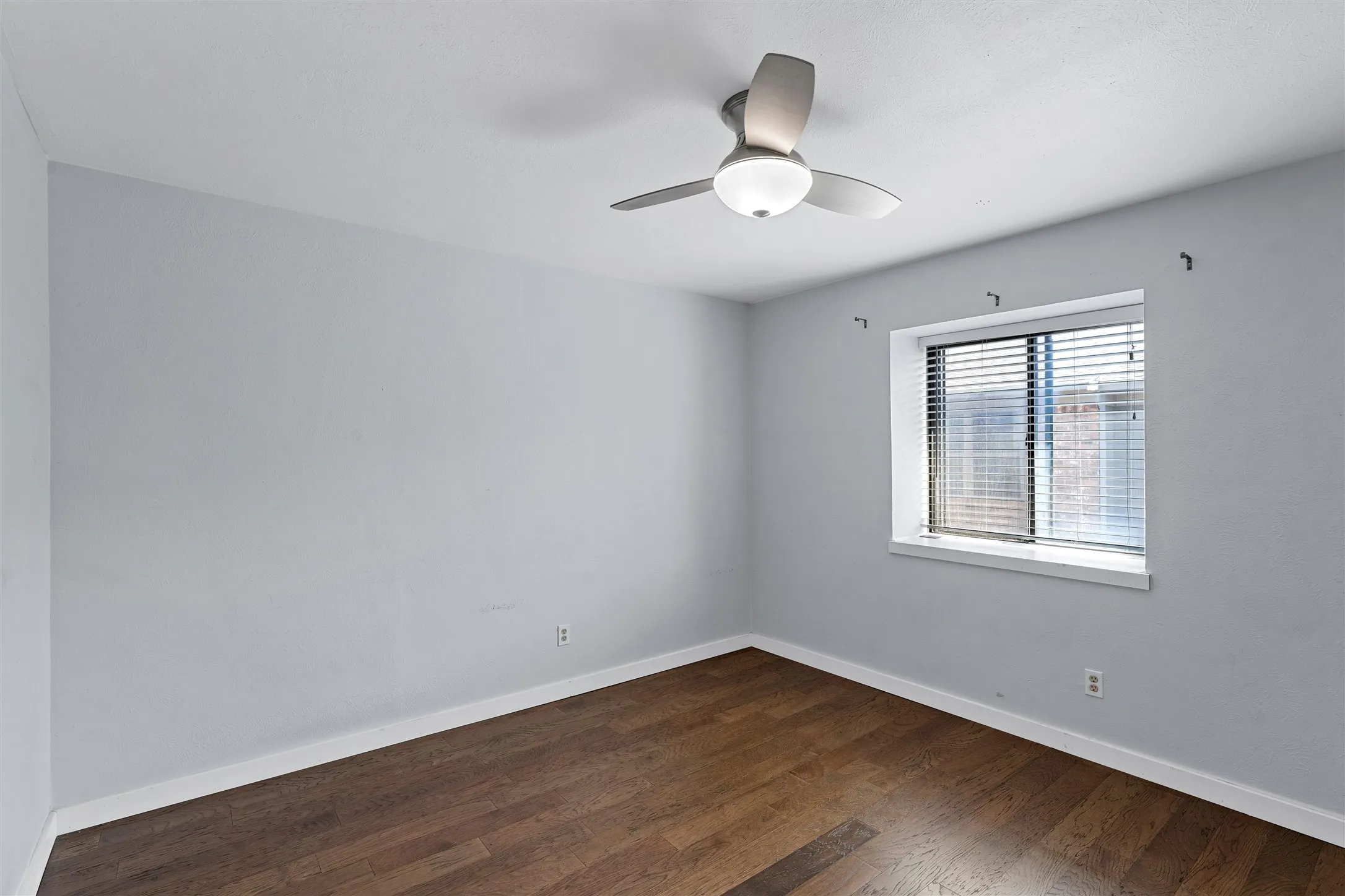 Condominium For Sale in Mc Lennan County , 1310 Speight Avenue 2, Waco, Texas 76706, 2 Bedroom, 3 Bathroom, Garage spaces, 1,152 Sqft, built in 1983, mls#21296662, Real Estate Agent in Waco, Homes For Sale in Mc Lennan county, Homes For Sale in Waco, Realtor in Waco Texas, Real Estate Brokerage Independent Realty Texas, Luminita Cordes Realtor