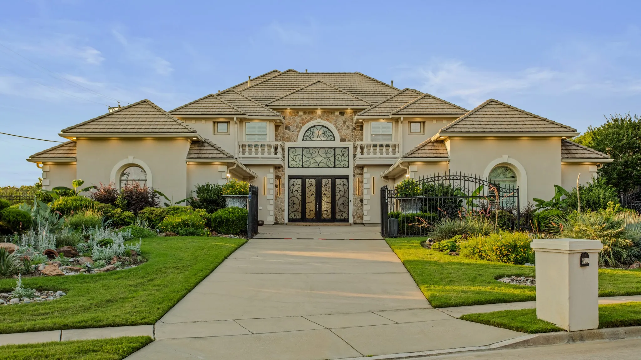 Single Family Residence For Sale in Denton County , 3704 Kingfisher Court, Flower Mound, Texas 75022, 5 Bedroom, 6 Bathroom, 6 Garage spaces, 7,003 Sqft, built in 2007, mls#21240522, Real Estate Agent in Flower Mound, Homes For Sale in Denton county, Homes For Sale in Flower Mound, Realtor in Flower Mound Texas, Real Estate Brokerage Independent Realty Texas, Luminita Cordes Realtor