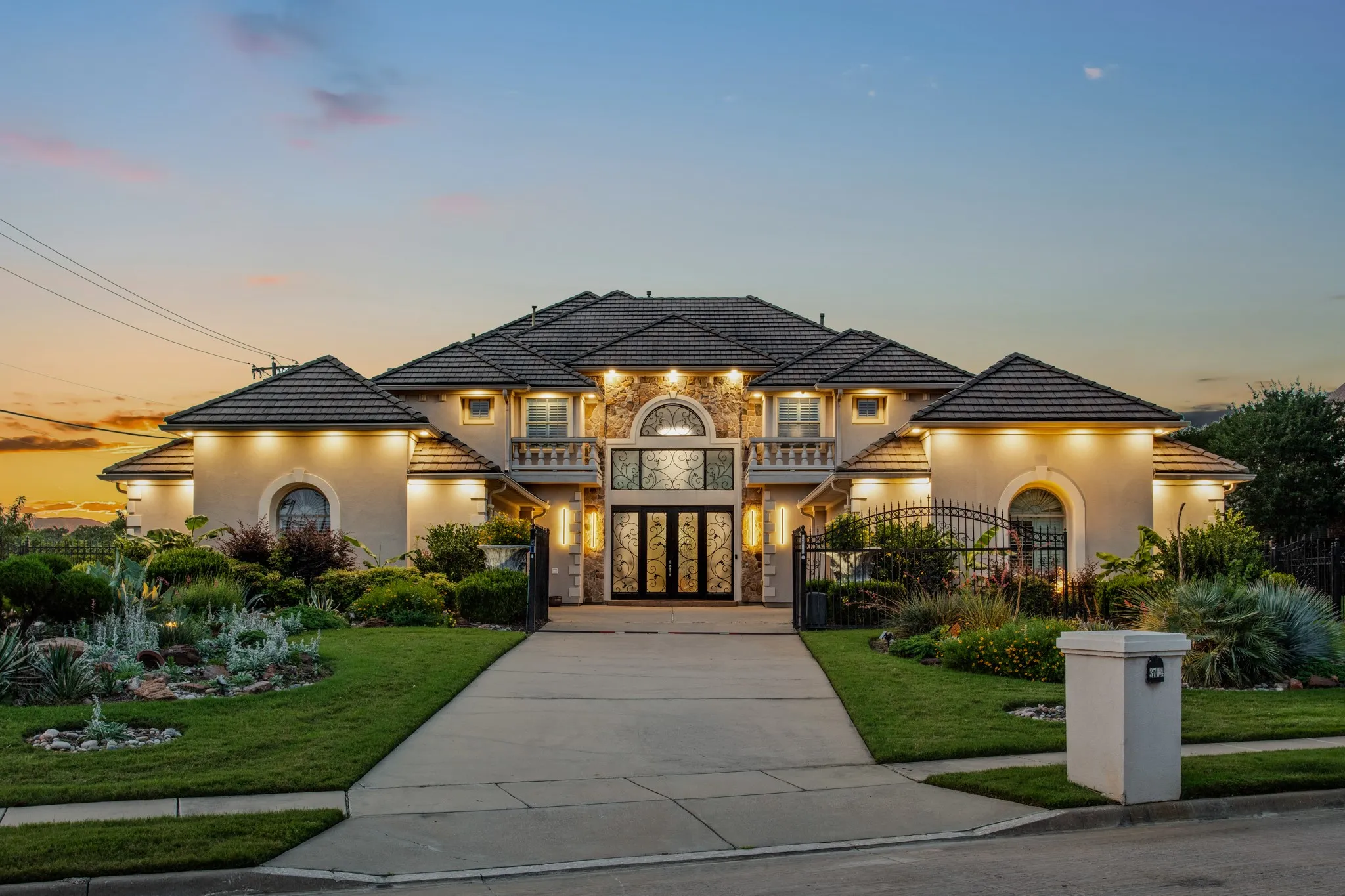 Single Family Residence For Sale in Denton County , 3704 Kingfisher Court, Flower Mound, Texas 75022, 5 Bedroom, 6 Bathroom, 6 Garage spaces, 7,003 Sqft, built in 2007, mls#21240522, Real Estate Agent in Flower Mound, Homes For Sale in Denton county, Homes For Sale in Flower Mound, Realtor in Flower Mound Texas, Real Estate Brokerage Independent Realty Texas, Luminita Cordes Realtor