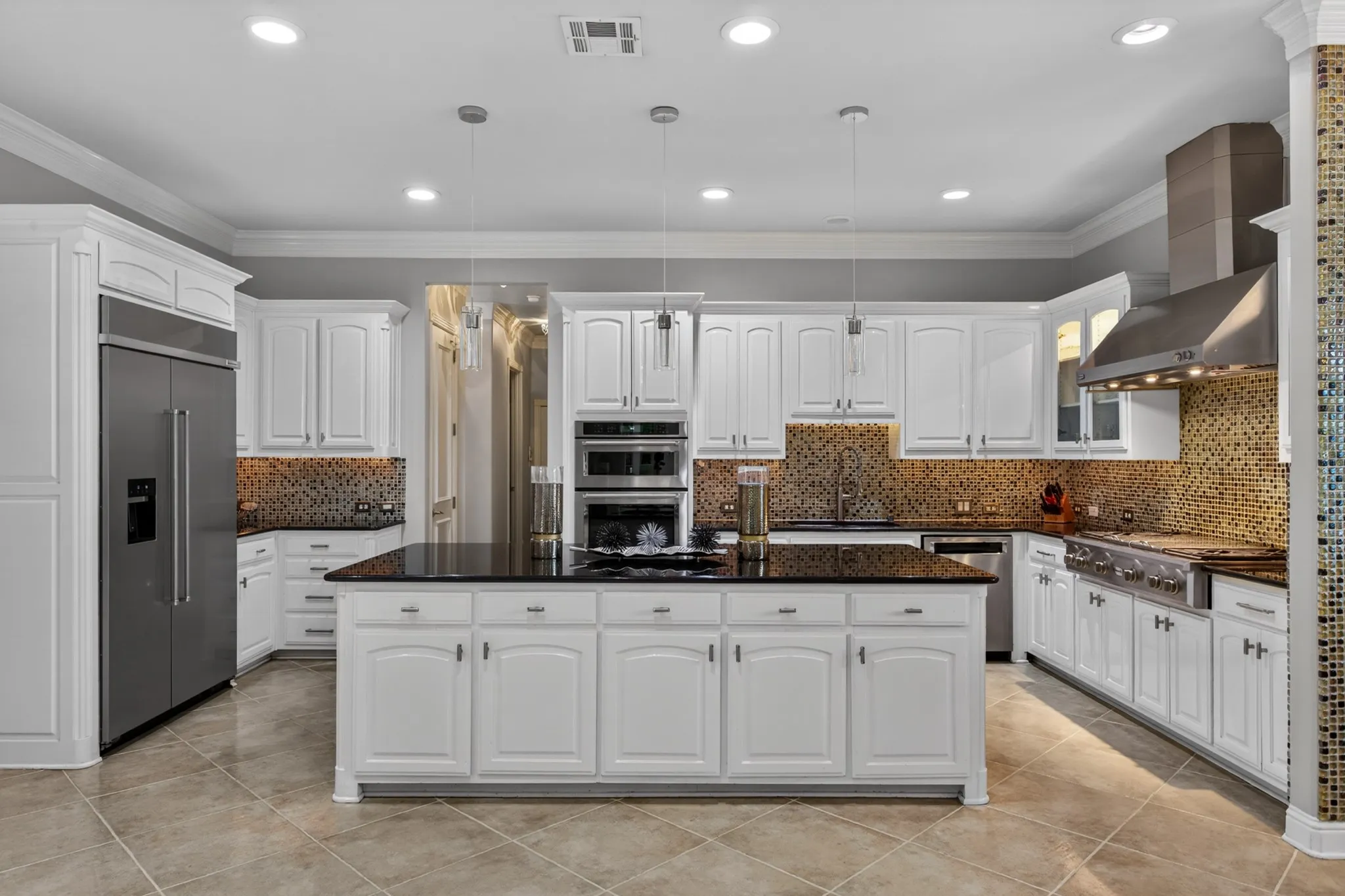 Single Family Residence For Sale in Denton County , 3704 Kingfisher Court, Flower Mound, Texas 75022, 5 Bedroom, 6 Bathroom, 6 Garage spaces, 7,003 Sqft, built in 2007, mls#21240522, Real Estate Agent in Flower Mound, Homes For Sale in Denton county, Homes For Sale in Flower Mound, Realtor in Flower Mound Texas, Real Estate Brokerage Independent Realty Texas, Luminita Cordes Realtor