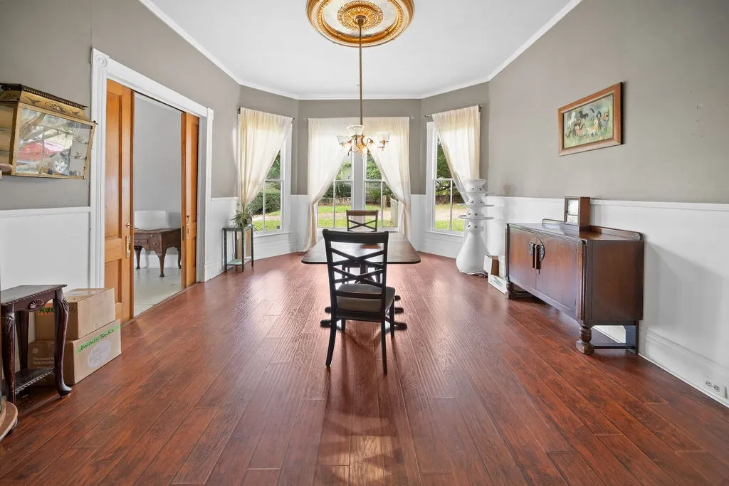 Single Family Residence For Sale in Smith County , 526 W Houston Street, Tyler, Texas 75702, 5 Bedroom, 3 Bathroom, Garage spaces, 3,310 Sqft, built in 1895, mls#21296708, Real Estate Agent in Tyler, Homes For Sale in Smith county, Homes For Sale in Tyler, Realtor in Tyler Texas, Real Estate Brokerage Independent Realty Texas, Luminita Cordes Realtor