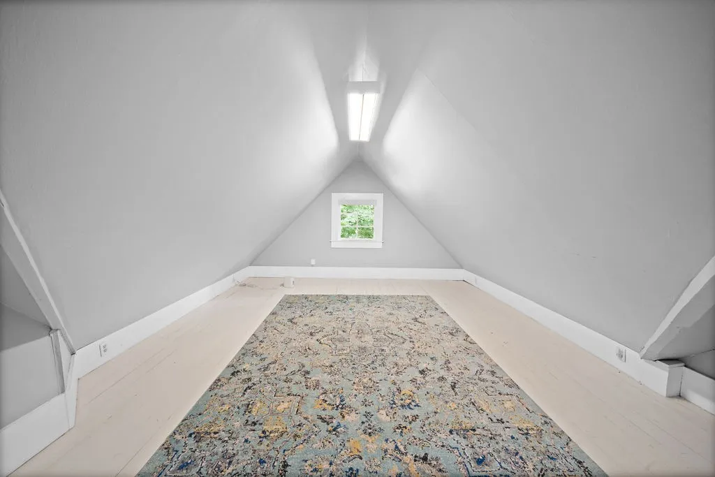 Single Family Residence For Sale in Smith County , 526 W Houston Street, Tyler, Texas 75702, 5 Bedroom, 3 Bathroom, Garage spaces, 3,310 Sqft, built in 1895, mls#21296708, Real Estate Agent in Tyler, Homes For Sale in Smith county, Homes For Sale in Tyler, Realtor in Tyler Texas, Real Estate Brokerage Independent Realty Texas, Luminita Cordes Realtor