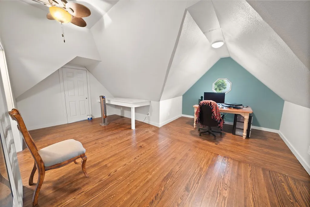 Single Family Residence For Sale in Smith County , 526 W Houston Street, Tyler, Texas 75702, 5 Bedroom, 3 Bathroom, Garage spaces, 3,310 Sqft, built in 1895, mls#21296708, Real Estate Agent in Tyler, Homes For Sale in Smith county, Homes For Sale in Tyler, Realtor in Tyler Texas, Real Estate Brokerage Independent Realty Texas, Luminita Cordes Realtor