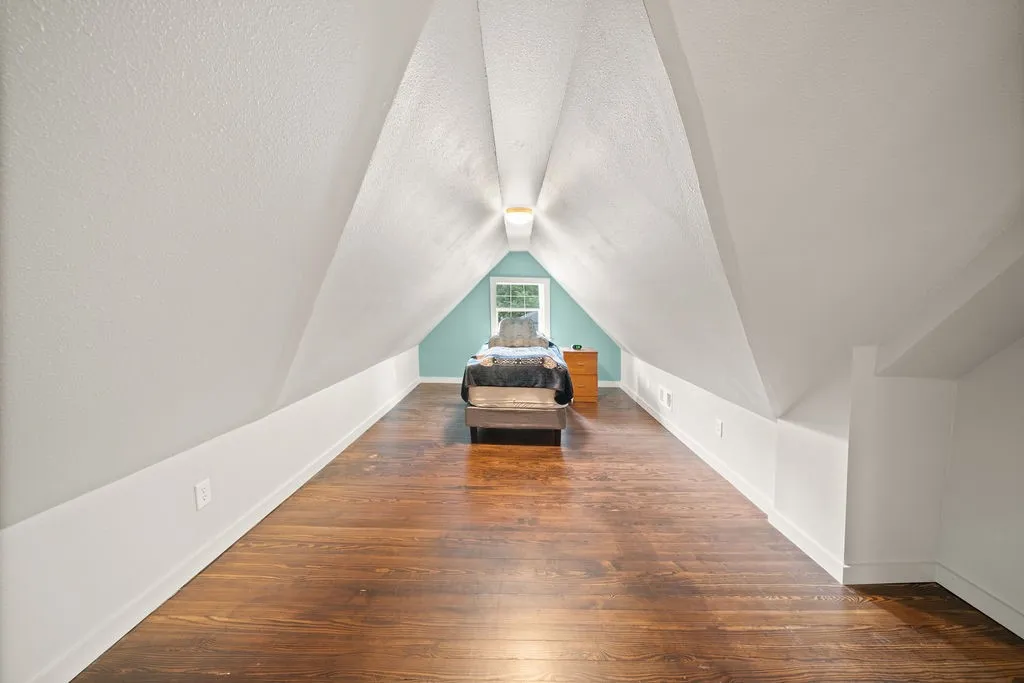 Single Family Residence For Sale in Smith County , 526 W Houston Street, Tyler, Texas 75702, 5 Bedroom, 3 Bathroom, Garage spaces, 3,310 Sqft, built in 1895, mls#21296708, Real Estate Agent in Tyler, Homes For Sale in Smith county, Homes For Sale in Tyler, Realtor in Tyler Texas, Real Estate Brokerage Independent Realty Texas, Luminita Cordes Realtor