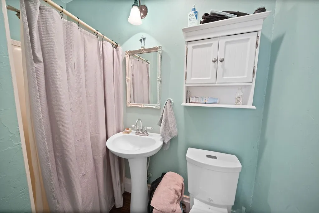 Single Family Residence For Sale in Smith County , 526 W Houston Street, Tyler, Texas 75702, 5 Bedroom, 3 Bathroom, Garage spaces, 3,310 Sqft, built in 1895, mls#21296708, Real Estate Agent in Tyler, Homes For Sale in Smith county, Homes For Sale in Tyler, Realtor in Tyler Texas, Real Estate Brokerage Independent Realty Texas, Luminita Cordes Realtor