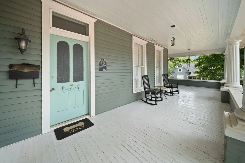 Single Family Residence For Sale in Smith County , 526 W Houston Street, Tyler, Texas 75702, 5 Bedroom, 3 Bathroom, Garage spaces, 3,310 Sqft, built in 1895, mls#21296708, Real Estate Agent in Tyler, Homes For Sale in Smith county, Homes For Sale in Tyler, Realtor in Tyler Texas, Real Estate Brokerage Independent Realty Texas, Luminita Cordes Realtor