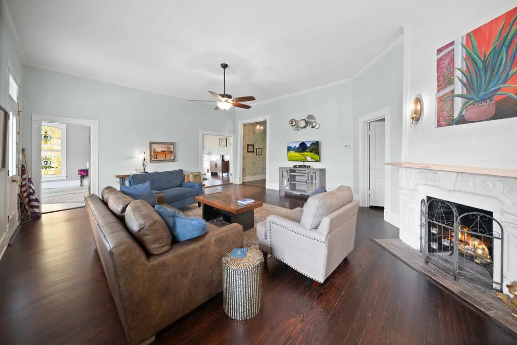 Single Family Residence For Sale in Smith County , 526 W Houston Street, Tyler, Texas 75702, 5 Bedroom, 3 Bathroom, Garage spaces, 3,310 Sqft, built in 1895, mls#21296708, Real Estate Agent in Tyler, Homes For Sale in Smith county, Homes For Sale in Tyler, Realtor in Tyler Texas, Real Estate Brokerage Independent Realty Texas, Luminita Cordes Realtor