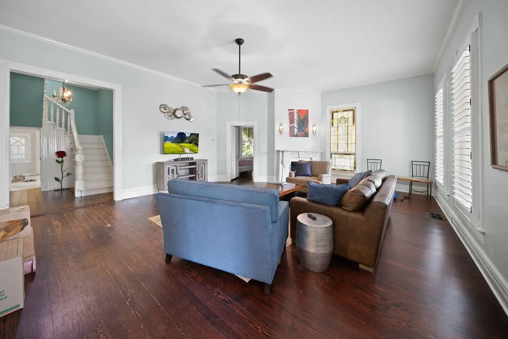 Single Family Residence For Sale in Smith County , 526 W Houston Street, Tyler, Texas 75702, 5 Bedroom, 3 Bathroom, Garage spaces, 3,310 Sqft, built in 1895, mls#21296708, Real Estate Agent in Tyler, Homes For Sale in Smith county, Homes For Sale in Tyler, Realtor in Tyler Texas, Real Estate Brokerage Independent Realty Texas, Luminita Cordes Realtor