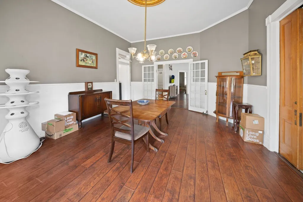 Single Family Residence For Sale in Smith County , 526 W Houston Street, Tyler, Texas 75702, 5 Bedroom, 3 Bathroom, Garage spaces, 3,310 Sqft, built in 1895, mls#21296708, Real Estate Agent in Tyler, Homes For Sale in Smith county, Homes For Sale in Tyler, Realtor in Tyler Texas, Real Estate Brokerage Independent Realty Texas, Luminita Cordes Realtor