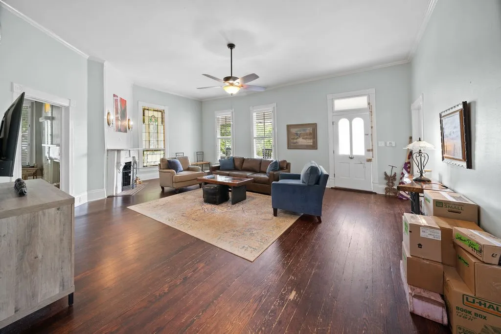 Single Family Residence For Sale in Smith County , 526 W Houston Street, Tyler, Texas 75702, 5 Bedroom, 3 Bathroom, Garage spaces, 3,310 Sqft, built in 1895, mls#21296708, Real Estate Agent in Tyler, Homes For Sale in Smith county, Homes For Sale in Tyler, Realtor in Tyler Texas, Real Estate Brokerage Independent Realty Texas, Luminita Cordes Realtor