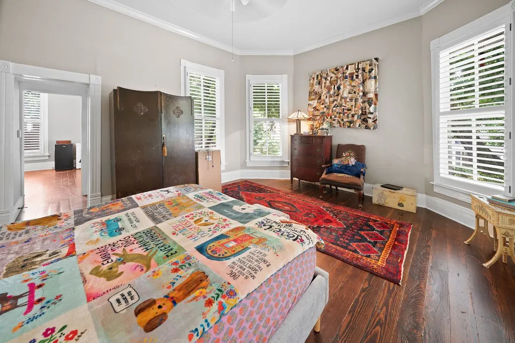 Single Family Residence For Sale in Smith County , 526 W Houston Street, Tyler, Texas 75702, 5 Bedroom, 3 Bathroom, Garage spaces, 3,310 Sqft, built in 1895, mls#21296708, Real Estate Agent in Tyler, Homes For Sale in Smith county, Homes For Sale in Tyler, Realtor in Tyler Texas, Real Estate Brokerage Independent Realty Texas, Luminita Cordes Realtor