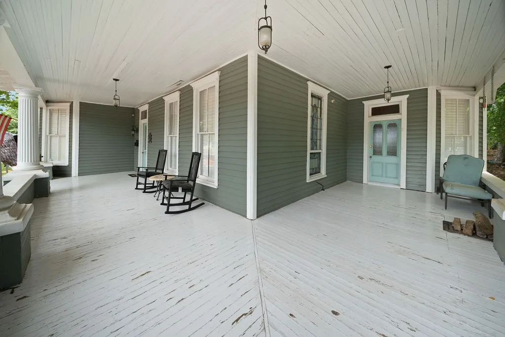 Single Family Residence For Sale in Smith County , 526 W Houston Street, Tyler, Texas 75702, 5 Bedroom, 3 Bathroom, Garage spaces, 3,310 Sqft, built in 1895, mls#21296708, Real Estate Agent in Tyler, Homes For Sale in Smith county, Homes For Sale in Tyler, Realtor in Tyler Texas, Real Estate Brokerage Independent Realty Texas, Luminita Cordes Realtor