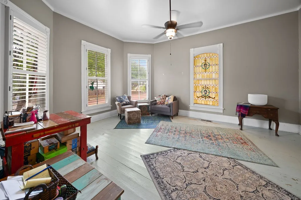 Single Family Residence For Sale in Smith County , 526 W Houston Street, Tyler, Texas 75702, 5 Bedroom, 3 Bathroom, Garage spaces, 3,310 Sqft, built in 1895, mls#21296708, Real Estate Agent in Tyler, Homes For Sale in Smith county, Homes For Sale in Tyler, Realtor in Tyler Texas, Real Estate Brokerage Independent Realty Texas, Luminita Cordes Realtor