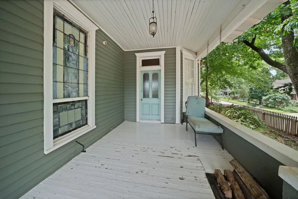 Single Family Residence For Sale in Smith County , 526 W Houston Street, Tyler, Texas 75702, 5 Bedroom, 3 Bathroom, Garage spaces, 3,310 Sqft, built in 1895, mls#21296708, Real Estate Agent in Tyler, Homes For Sale in Smith county, Homes For Sale in Tyler, Realtor in Tyler Texas, Real Estate Brokerage Independent Realty Texas, Luminita Cordes Realtor