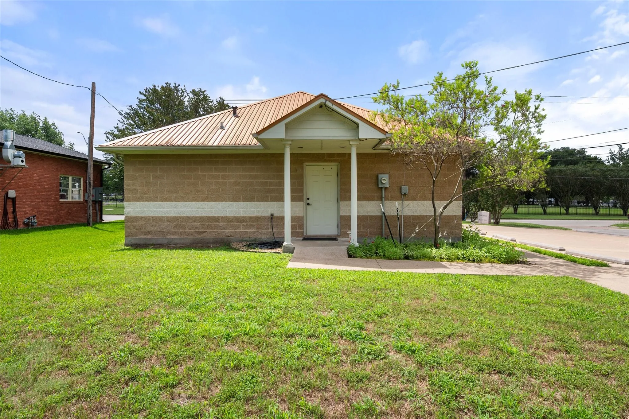 Office For Sale in Navarro County , 2220 W 2nd Avenue, Corsicana, Texas 75110, 0, 0, Garage spaces, 0 Sqft, built in 2004, mls#21296449, Real Estate Agent in Corsicana, Homes For Sale in Navarro county, Homes For Sale in Corsicana, Realtor in Corsicana Texas, Real Estate Brokerage Independent Realty Texas, Luminita Cordes Realtor