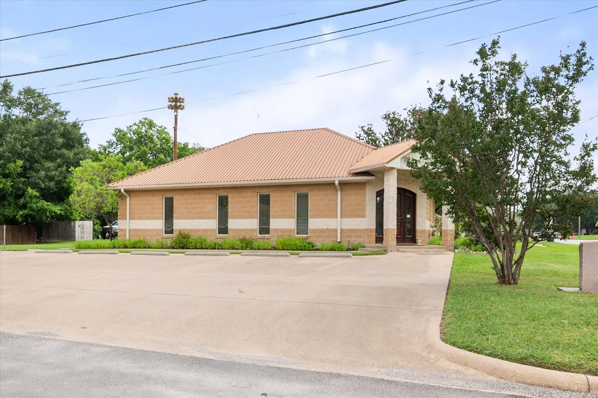 Office For Sale in Navarro County , 2220 W 2nd Avenue, Corsicana, Texas 75110, 0, 0, Garage spaces, 0 Sqft, built in 2004, mls#21296449, Real Estate Agent in Corsicana, Homes For Sale in Navarro county, Homes For Sale in Corsicana, Realtor in Corsicana Texas, Real Estate Brokerage Independent Realty Texas, Luminita Cordes Realtor