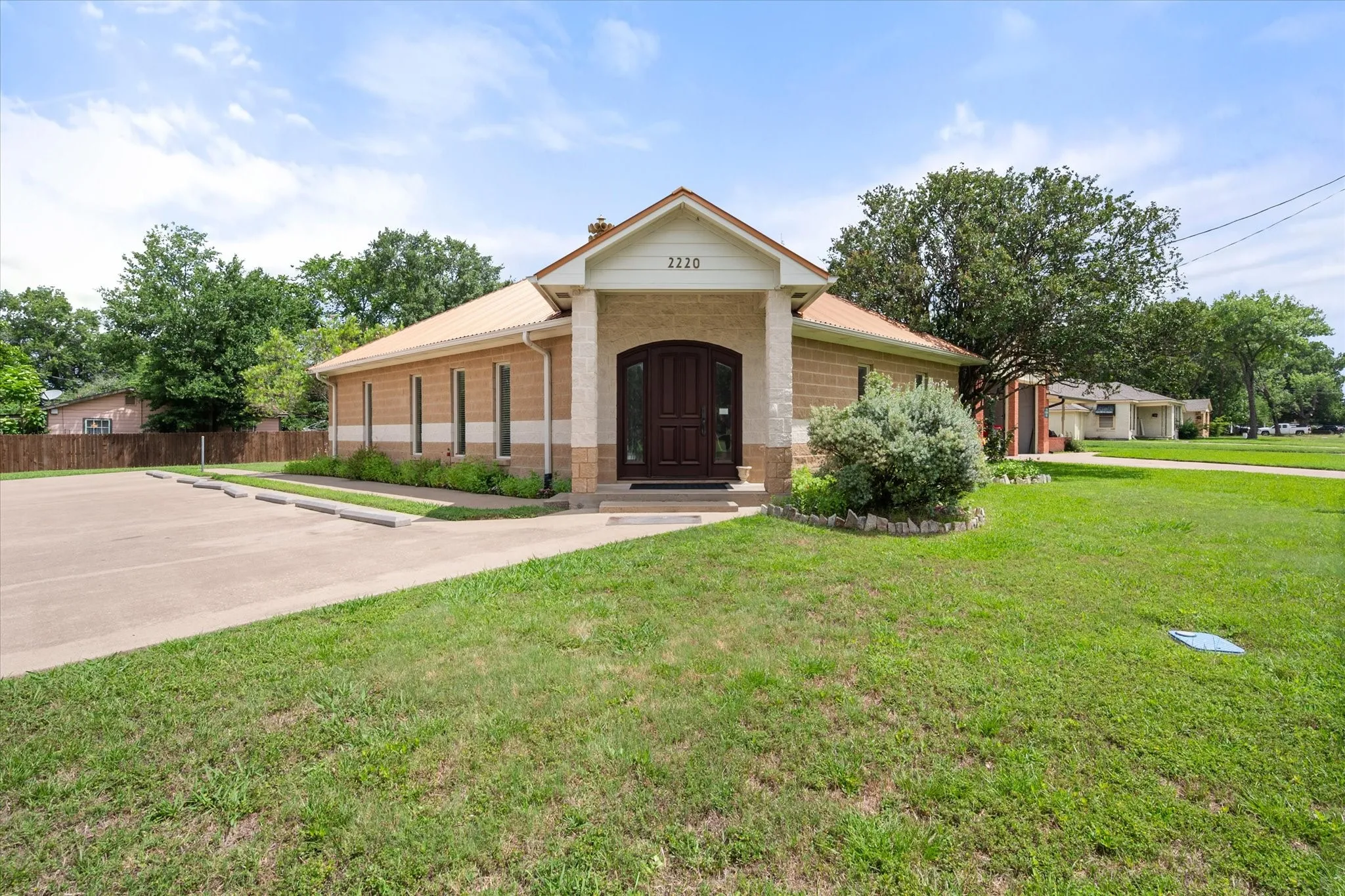 Office For Sale in Navarro County , 2220 W 2nd Avenue, Corsicana, Texas 75110, 0, 0, Garage spaces, 0 Sqft, built in 2004, mls#21296449, Real Estate Agent in Corsicana, Homes For Sale in Navarro county, Homes For Sale in Corsicana, Realtor in Corsicana Texas, Real Estate Brokerage Independent Realty Texas, Luminita Cordes Realtor
