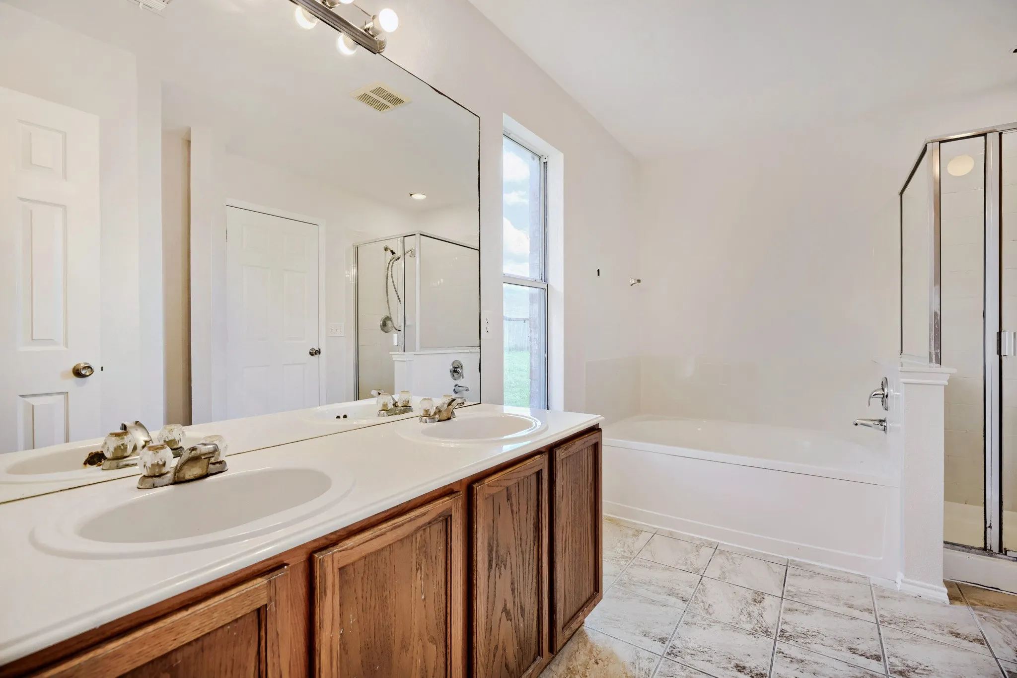 Single Family Residence For Sale in Collin County , 3103 Savoy Court, Wylie, Texas 75098, 4 Bedroom, 3 Bathroom, 2 Garage spaces, 2,384 Sqft, built in 2004, mls#21221724, Real Estate Agent in Wylie, Homes For Sale in Collin county, Homes For Sale in Wylie, Realtor in Wylie Texas, Real Estate Brokerage Independent Realty Texas, Luminita Cordes Realtor