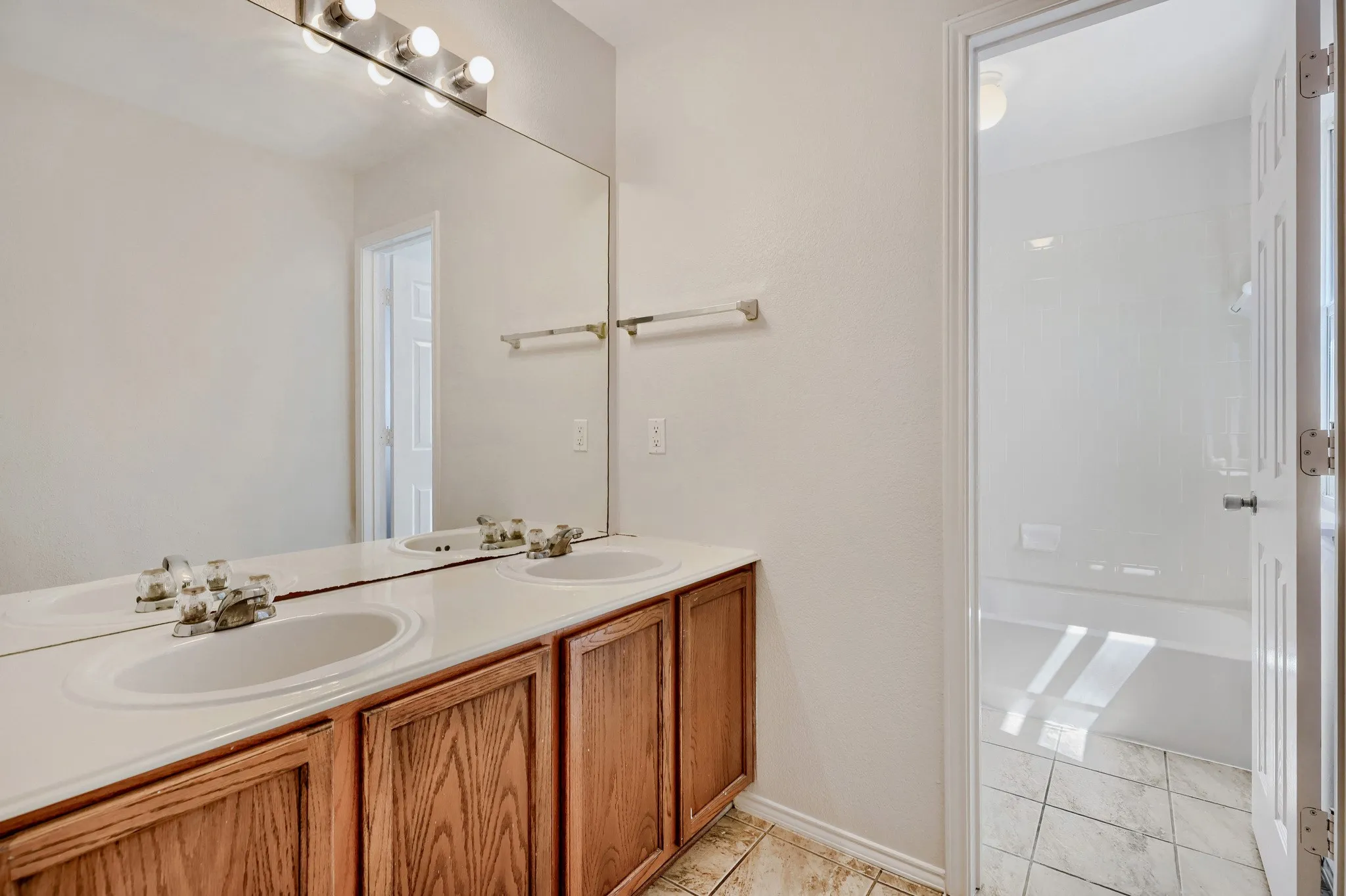 Single Family Residence For Sale in Collin County , 3103 Savoy Court, Wylie, Texas 75098, 4 Bedroom, 3 Bathroom, 2 Garage spaces, 2,384 Sqft, built in 2004, mls#21221724, Real Estate Agent in Wylie, Homes For Sale in Collin county, Homes For Sale in Wylie, Realtor in Wylie Texas, Real Estate Brokerage Independent Realty Texas, Luminita Cordes Realtor