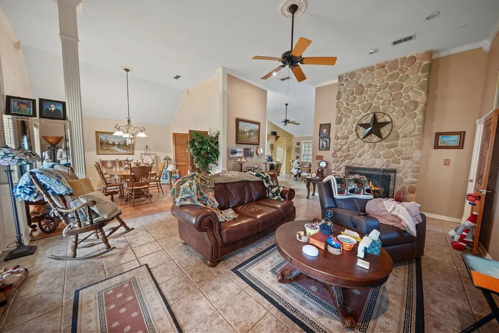 Single Family Residence For Sale in Cherokee County , 630 County Road 3608, Bullard, Texas 75757, 3 Bedroom, 2 Bathroom, 2 Garage spaces, 2,170 Sqft, built in 2002, mls#21296772, Real Estate Agent in Bullard, Homes For Sale in Cherokee county, Homes For Sale in Bullard, Realtor in Bullard Texas, Real Estate Brokerage Independent Realty Texas, Luminita Cordes Realtor
