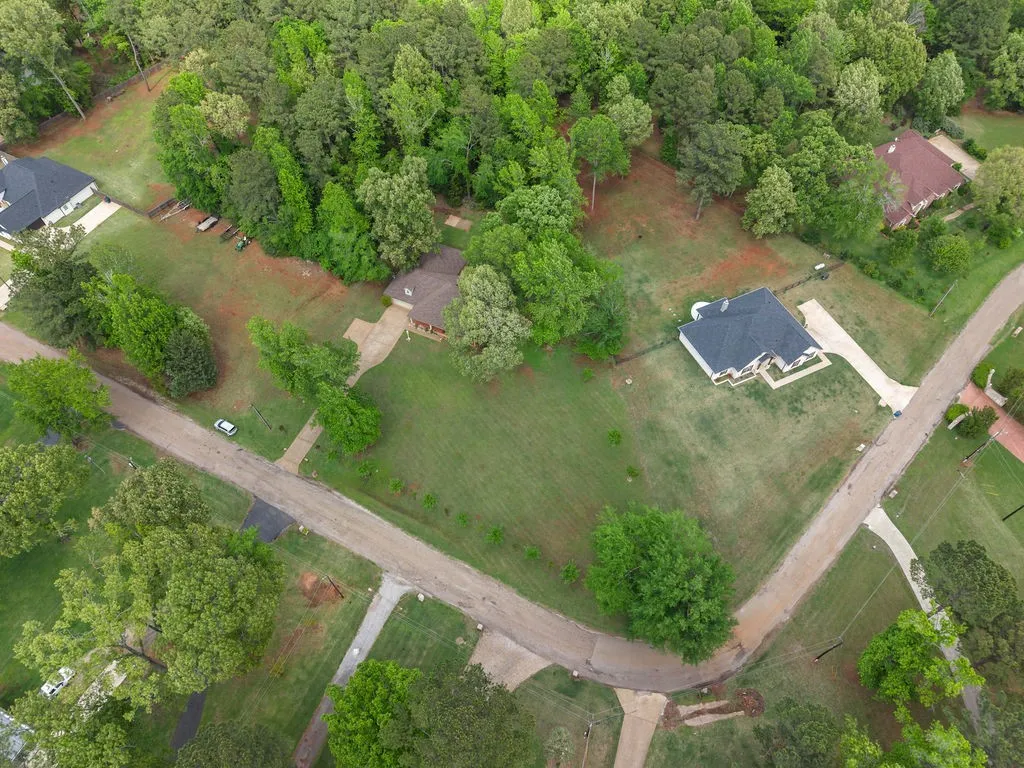 Single Family Residence For Sale in Cherokee County , 630 County Road 3608, Bullard, Texas 75757, 3 Bedroom, 2 Bathroom, 2 Garage spaces, 2,170 Sqft, built in 2002, mls#21296772, Real Estate Agent in Bullard, Homes For Sale in Cherokee county, Homes For Sale in Bullard, Realtor in Bullard Texas, Real Estate Brokerage Independent Realty Texas, Luminita Cordes Realtor