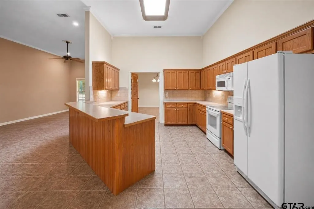 Single Family Residence For Sale in Cherokee County , 630 County Road 3608, Bullard, Texas 75757, 3 Bedroom, 2 Bathroom, 2 Garage spaces, 2,170 Sqft, built in 2002, mls#21296772, Real Estate Agent in Bullard, Homes For Sale in Cherokee county, Homes For Sale in Bullard, Realtor in Bullard Texas, Real Estate Brokerage Independent Realty Texas, Luminita Cordes Realtor