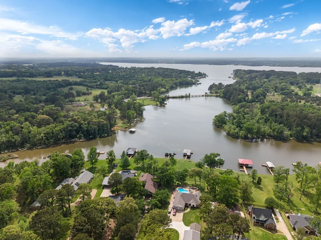 Single Family Residence For Sale in Cherokee County , 630 County Road 3608, Bullard, Texas 75757, 3 Bedroom, 2 Bathroom, 2 Garage spaces, 2,170 Sqft, built in 2002, mls#21296772, Real Estate Agent in Bullard, Homes For Sale in Cherokee county, Homes For Sale in Bullard, Realtor in Bullard Texas, Real Estate Brokerage Independent Realty Texas, Luminita Cordes Realtor