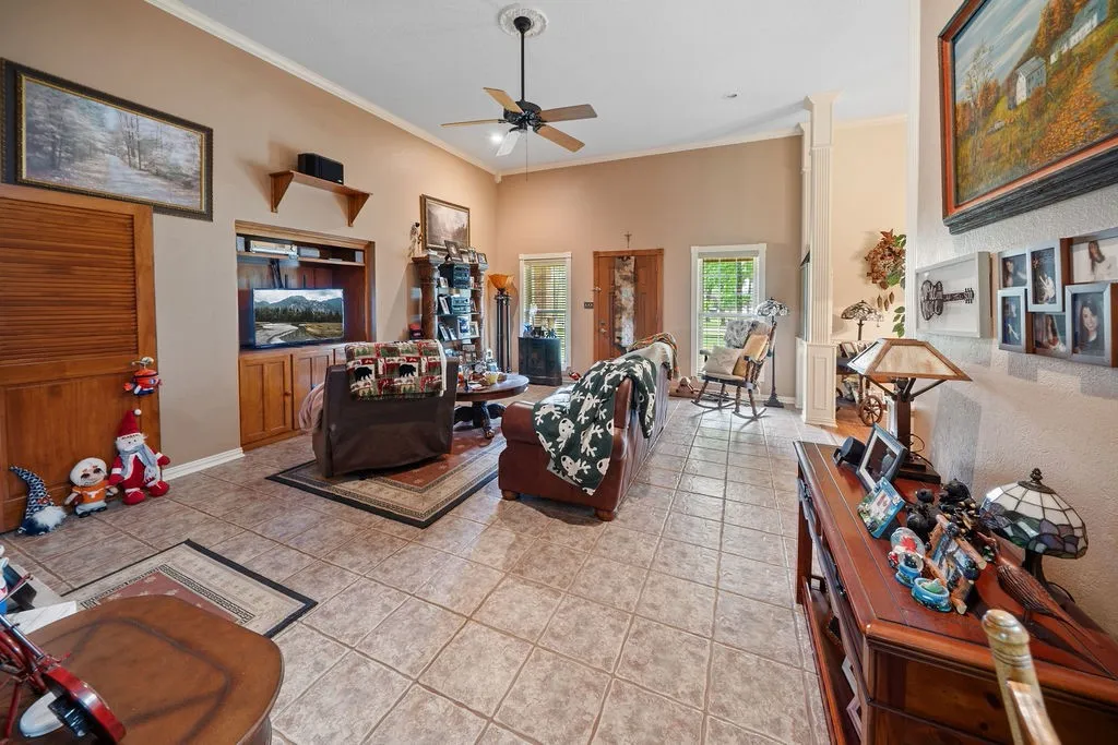 Single Family Residence For Sale in Cherokee County , 630 County Road 3608, Bullard, Texas 75757, 3 Bedroom, 2 Bathroom, 2 Garage spaces, 2,170 Sqft, built in 2002, mls#21296772, Real Estate Agent in Bullard, Homes For Sale in Cherokee county, Homes For Sale in Bullard, Realtor in Bullard Texas, Real Estate Brokerage Independent Realty Texas, Luminita Cordes Realtor