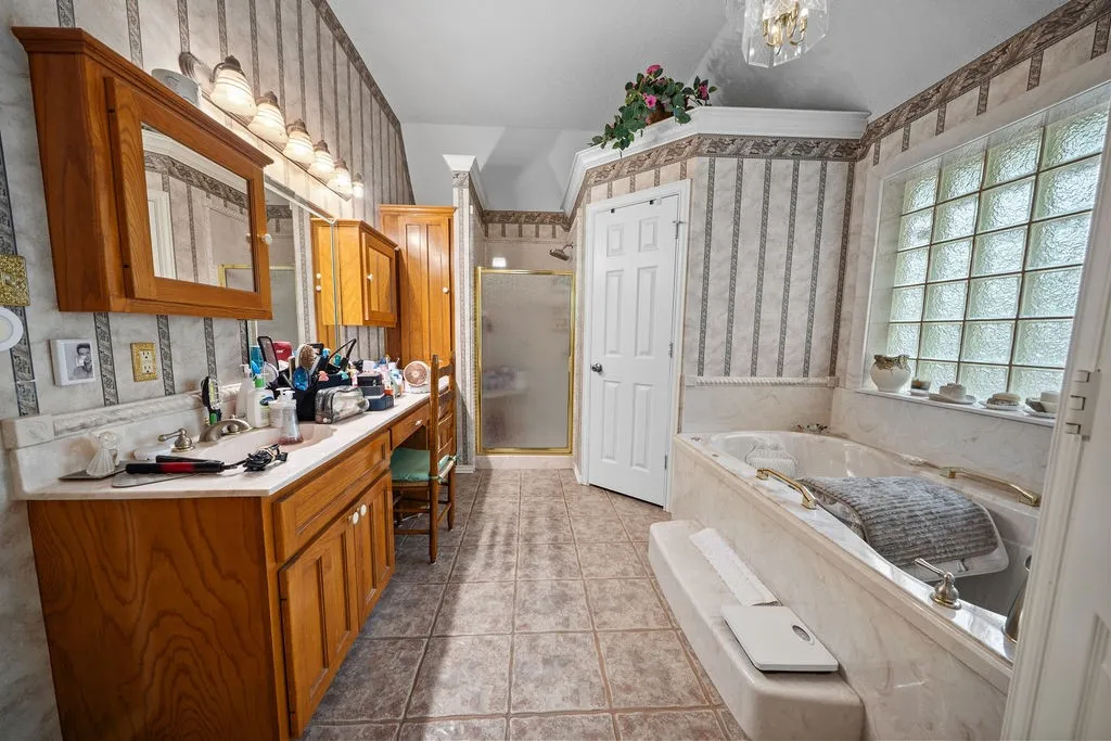 Single Family Residence For Sale in Cherokee County , 630 County Road 3608, Bullard, Texas 75757, 3 Bedroom, 2 Bathroom, 2 Garage spaces, 2,170 Sqft, built in 2002, mls#21296772, Real Estate Agent in Bullard, Homes For Sale in Cherokee county, Homes For Sale in Bullard, Realtor in Bullard Texas, Real Estate Brokerage Independent Realty Texas, Luminita Cordes Realtor