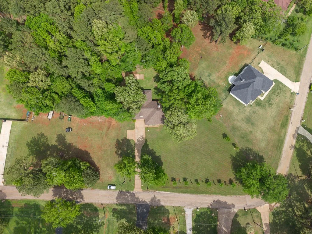 Single Family Residence For Sale in Cherokee County , 630 County Road 3608, Bullard, Texas 75757, 3 Bedroom, 2 Bathroom, 2 Garage spaces, 2,170 Sqft, built in 2002, mls#21296772, Real Estate Agent in Bullard, Homes For Sale in Cherokee county, Homes For Sale in Bullard, Realtor in Bullard Texas, Real Estate Brokerage Independent Realty Texas, Luminita Cordes Realtor