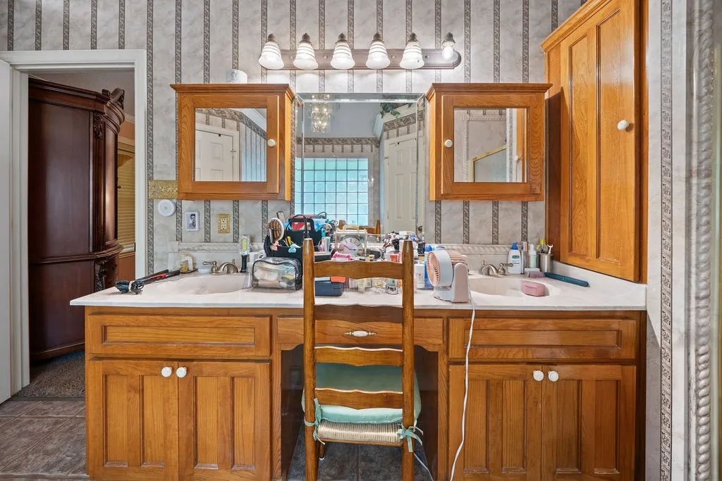 Single Family Residence For Sale in Cherokee County , 630 County Road 3608, Bullard, Texas 75757, 3 Bedroom, 2 Bathroom, 2 Garage spaces, 2,170 Sqft, built in 2002, mls#21296772, Real Estate Agent in Bullard, Homes For Sale in Cherokee county, Homes For Sale in Bullard, Realtor in Bullard Texas, Real Estate Brokerage Independent Realty Texas, Luminita Cordes Realtor