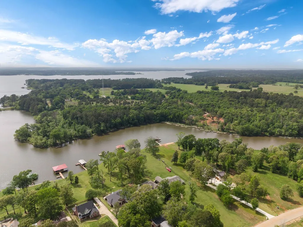 Single Family Residence For Sale in Cherokee County , 630 County Road 3608, Bullard, Texas 75757, 3 Bedroom, 2 Bathroom, 2 Garage spaces, 2,170 Sqft, built in 2002, mls#21296772, Real Estate Agent in Bullard, Homes For Sale in Cherokee county, Homes For Sale in Bullard, Realtor in Bullard Texas, Real Estate Brokerage Independent Realty Texas, Luminita Cordes Realtor