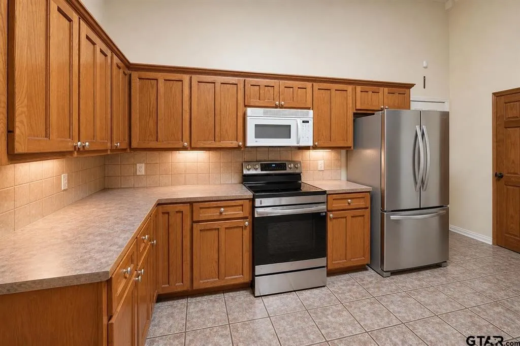 Single Family Residence For Sale in Cherokee County , 630 County Road 3608, Bullard, Texas 75757, 3 Bedroom, 2 Bathroom, 2 Garage spaces, 2,170 Sqft, built in 2002, mls#21296772, Real Estate Agent in Bullard, Homes For Sale in Cherokee county, Homes For Sale in Bullard, Realtor in Bullard Texas, Real Estate Brokerage Independent Realty Texas, Luminita Cordes Realtor