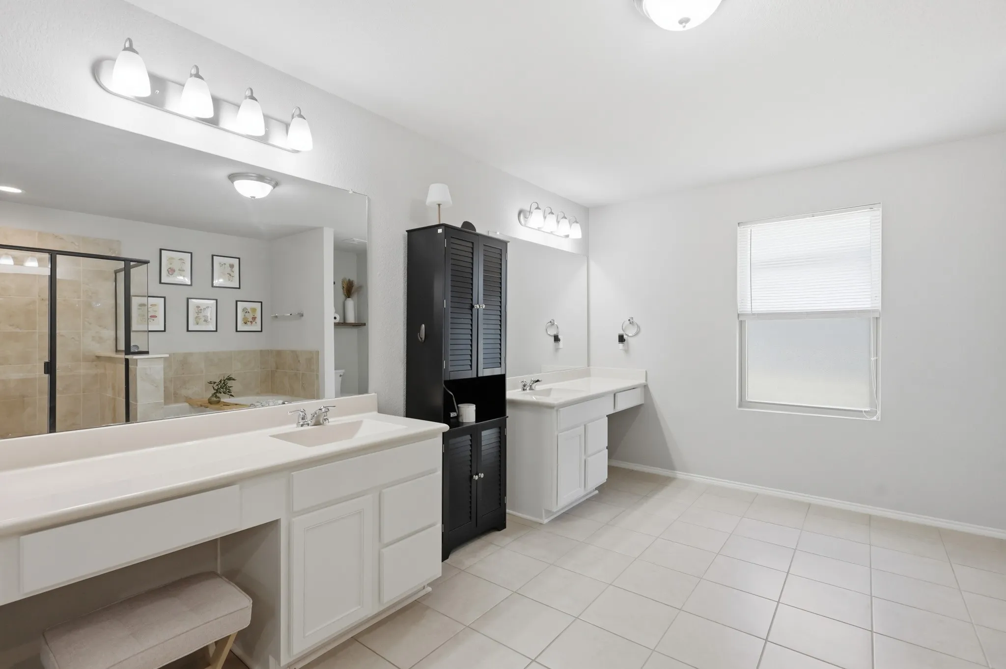 Single Family Residence For Sale in Tarrant County , 7700 Spritsail Lane, Fort Worth, Texas 76179, 4 Bedroom, 4 Bathroom, 2 Garage spaces, 2,658 Sqft, built in 2017, mls#21295711, Real Estate Agent in Fort Worth, Homes For Sale in Tarrant county, Homes For Sale in Fort Worth, Realtor in Fort Worth Texas, Real Estate Brokerage Independent Realty Texas, Luminita Cordes Realtor