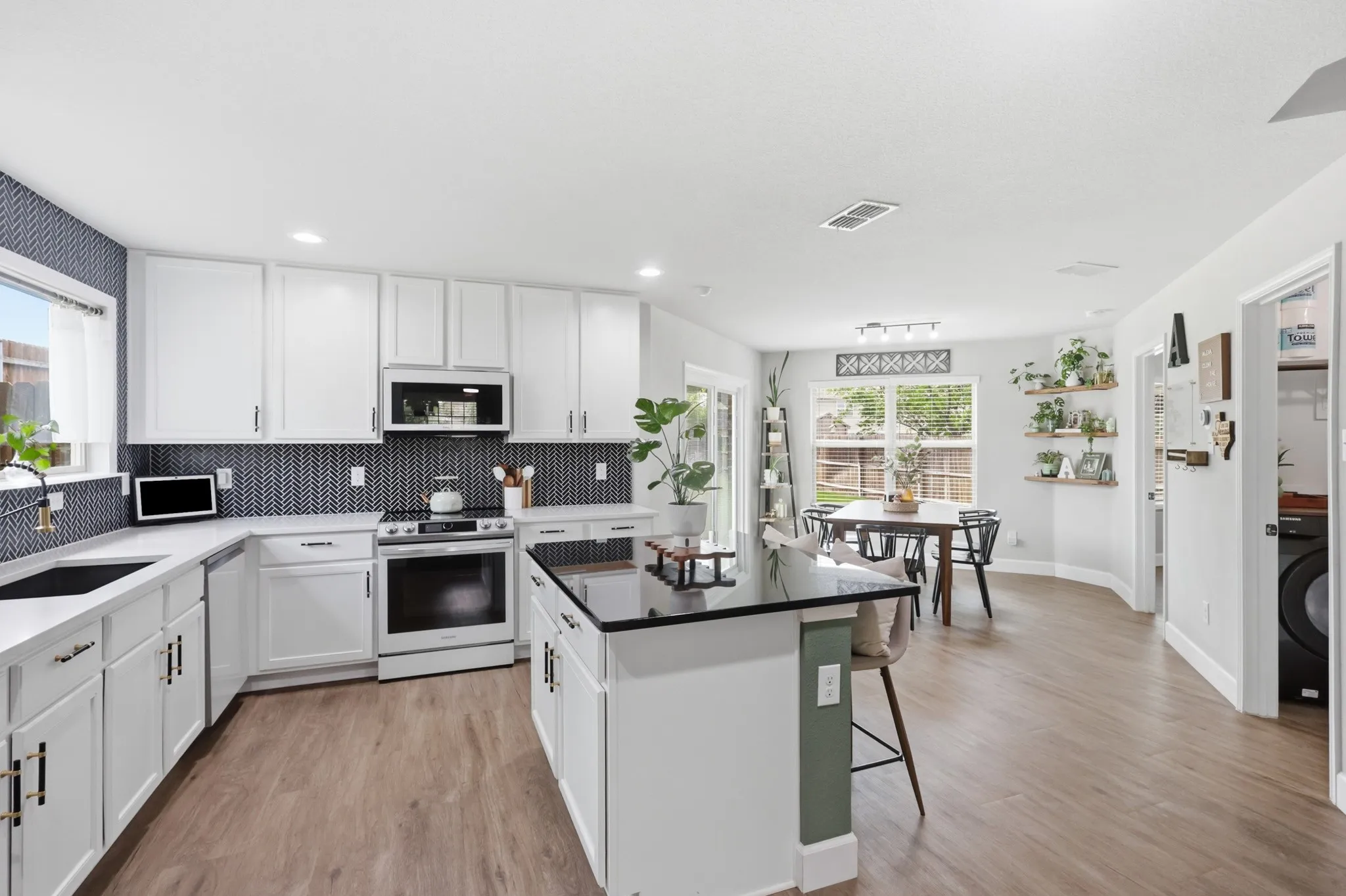 Single Family Residence For Sale in Tarrant County , 7700 Spritsail Lane, Fort Worth, Texas 76179, 4 Bedroom, 4 Bathroom, 2 Garage spaces, 2,658 Sqft, built in 2017, mls#21295711, Real Estate Agent in Fort Worth, Homes For Sale in Tarrant county, Homes For Sale in Fort Worth, Realtor in Fort Worth Texas, Real Estate Brokerage Independent Realty Texas, Luminita Cordes Realtor