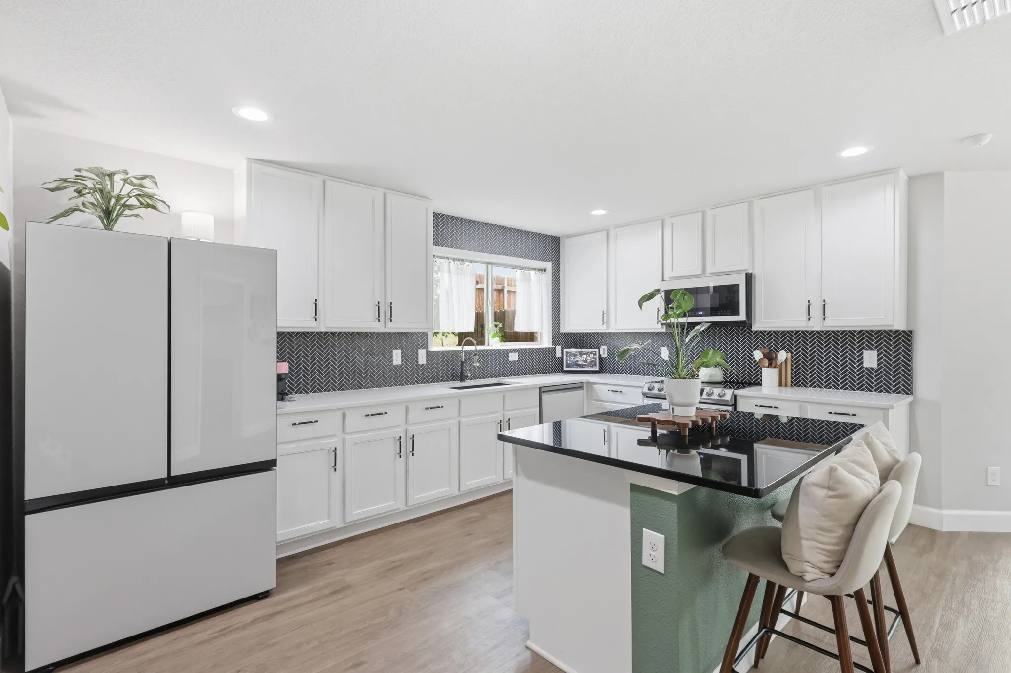 Single Family Residence For Sale in Tarrant County , 7700 Spritsail Lane, Fort Worth, Texas 76179, 4 Bedroom, 4 Bathroom, 2 Garage spaces, 2,658 Sqft, built in 2017, mls#21295711, Real Estate Agent in Fort Worth, Homes For Sale in Tarrant county, Homes For Sale in Fort Worth, Realtor in Fort Worth Texas, Real Estate Brokerage Independent Realty Texas, Luminita Cordes Realtor
