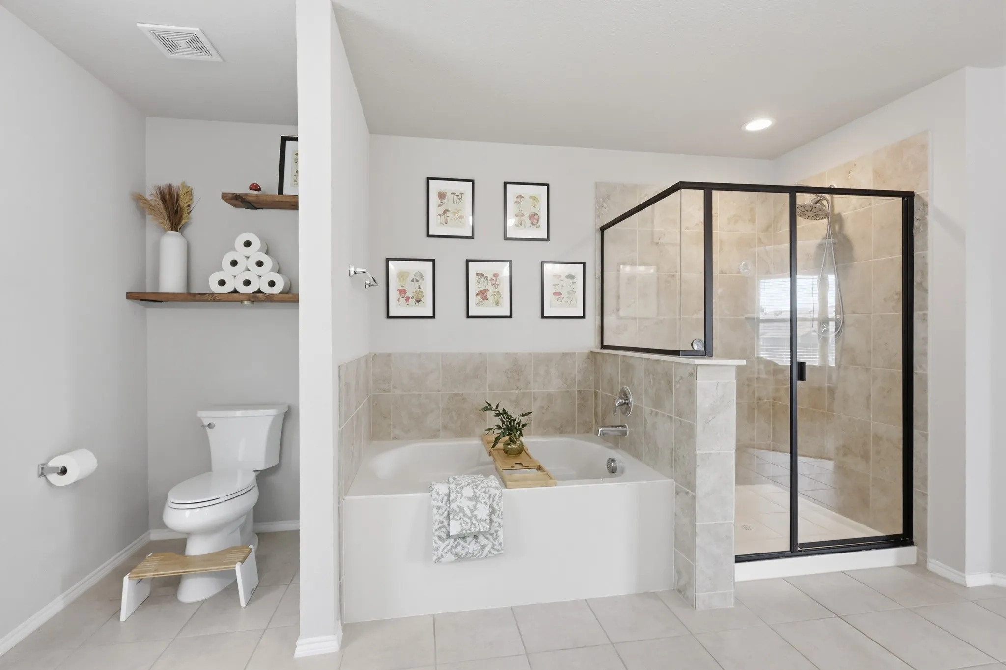 Single Family Residence For Sale in Tarrant County , 7700 Spritsail Lane, Fort Worth, Texas 76179, 4 Bedroom, 4 Bathroom, 2 Garage spaces, 2,658 Sqft, built in 2017, mls#21295711, Real Estate Agent in Fort Worth, Homes For Sale in Tarrant county, Homes For Sale in Fort Worth, Realtor in Fort Worth Texas, Real Estate Brokerage Independent Realty Texas, Luminita Cordes Realtor