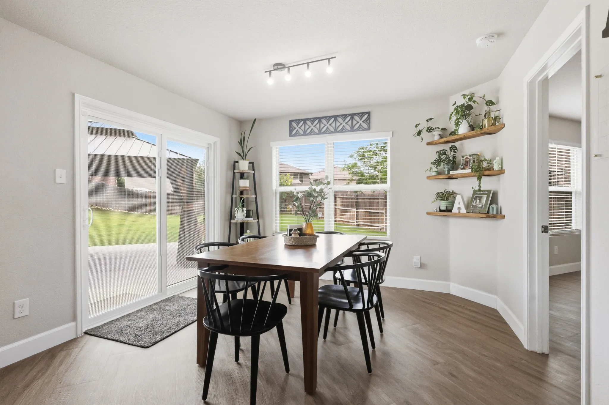 Single Family Residence For Sale in Tarrant County , 7700 Spritsail Lane, Fort Worth, Texas 76179, 4 Bedroom, 4 Bathroom, 2 Garage spaces, 2,658 Sqft, built in 2017, mls#21295711, Real Estate Agent in Fort Worth, Homes For Sale in Tarrant county, Homes For Sale in Fort Worth, Realtor in Fort Worth Texas, Real Estate Brokerage Independent Realty Texas, Luminita Cordes Realtor