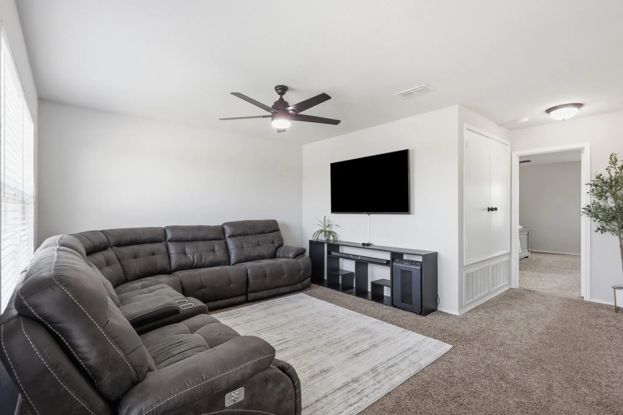 Single Family Residence For Sale in Tarrant County , 7700 Spritsail Lane, Fort Worth, Texas 76179, 4 Bedroom, 4 Bathroom, 2 Garage spaces, 2,658 Sqft, built in 2017, mls#21295711, Real Estate Agent in Fort Worth, Homes For Sale in Tarrant county, Homes For Sale in Fort Worth, Realtor in Fort Worth Texas, Real Estate Brokerage Independent Realty Texas, Luminita Cordes Realtor