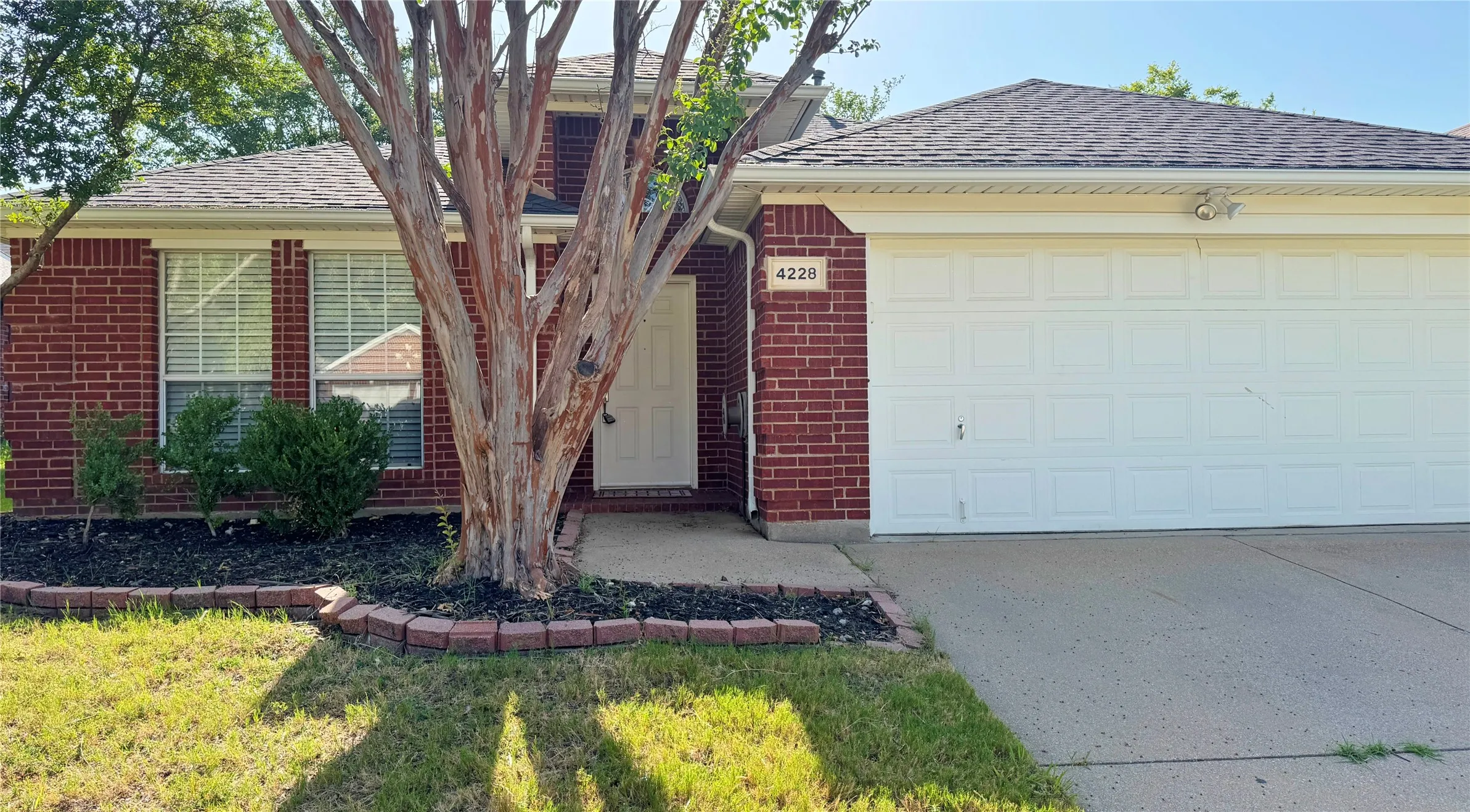 Single Family Residence For Rent in Tarrant County , 4228 Boulder Park Drive, Fort Worth, Texas 76040, 3 Bedroom, 2 Bathroom, 2 Garage spaces, 1,416 Sqft, built in 1996, mls#21296824, Real Estate Agent in Fort Worth, Homes For Rent in Tarrant county, Homes For Rent in Fort Worth, Realtor in Fort Worth Texas, Real Estate Brokerage Independent Realty Texas, Luminita Cordes Realtor