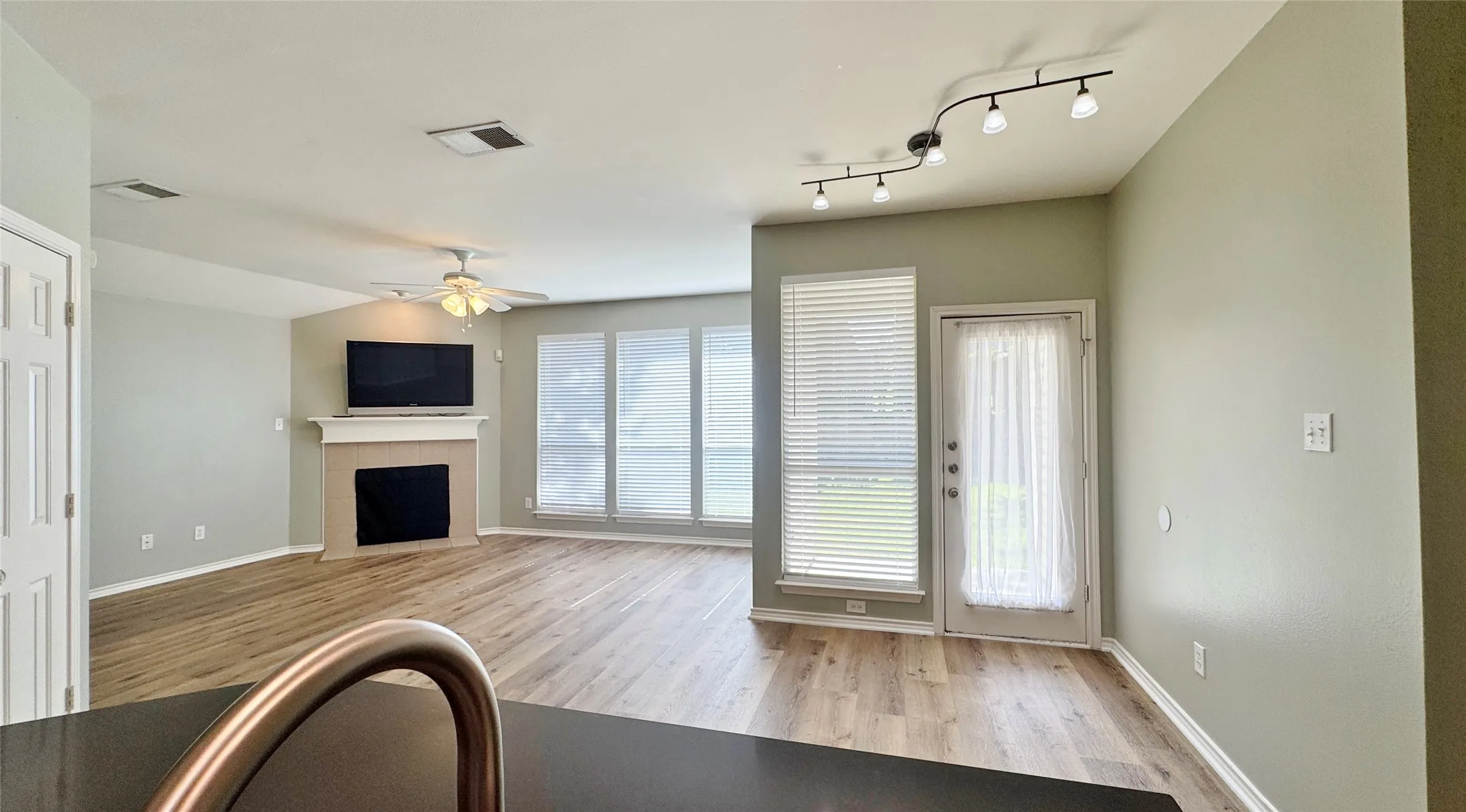 Single Family Residence For Rent in Tarrant County , 4228 Boulder Park Drive, Fort Worth, Texas 76040, 3 Bedroom, 2 Bathroom, 2 Garage spaces, 1,416 Sqft, built in 1996, mls#21296824, Real Estate Agent in Fort Worth, Homes For Rent in Tarrant county, Homes For Rent in Fort Worth, Realtor in Fort Worth Texas, Real Estate Brokerage Independent Realty Texas, Luminita Cordes Realtor
