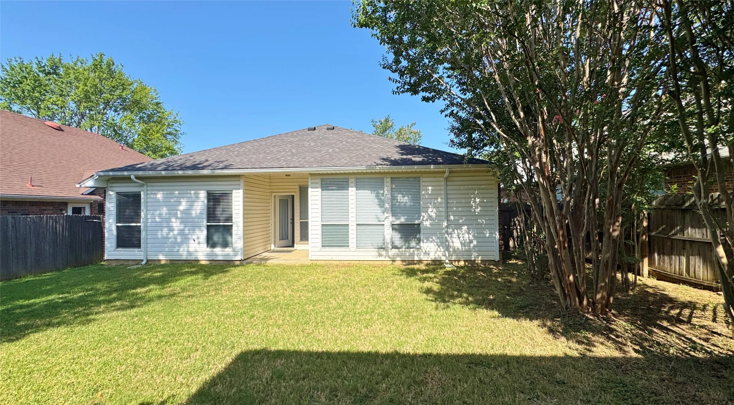 Single Family Residence For Rent in Tarrant County , 4228 Boulder Park Drive, Fort Worth, Texas 76040, 3 Bedroom, 2 Bathroom, 2 Garage spaces, 1,416 Sqft, built in 1996, mls#21296824, Real Estate Agent in Fort Worth, Homes For Rent in Tarrant county, Homes For Rent in Fort Worth, Realtor in Fort Worth Texas, Real Estate Brokerage Independent Realty Texas, Luminita Cordes Realtor