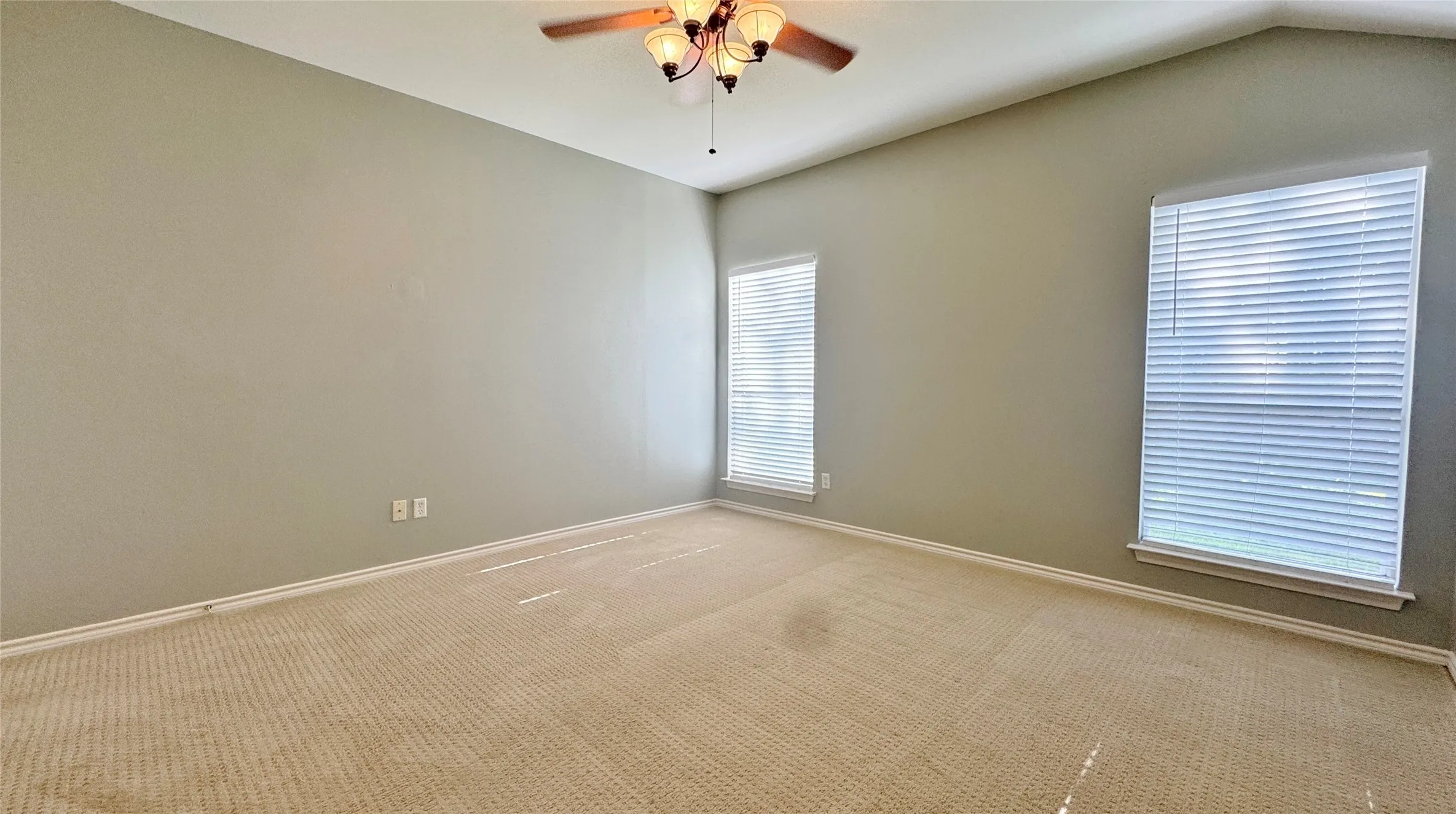 Single Family Residence For Rent in Tarrant County , 4228 Boulder Park Drive, Fort Worth, Texas 76040, 3 Bedroom, 2 Bathroom, 2 Garage spaces, 1,416 Sqft, built in 1996, mls#21296824, Real Estate Agent in Fort Worth, Homes For Rent in Tarrant county, Homes For Rent in Fort Worth, Realtor in Fort Worth Texas, Real Estate Brokerage Independent Realty Texas, Luminita Cordes Realtor